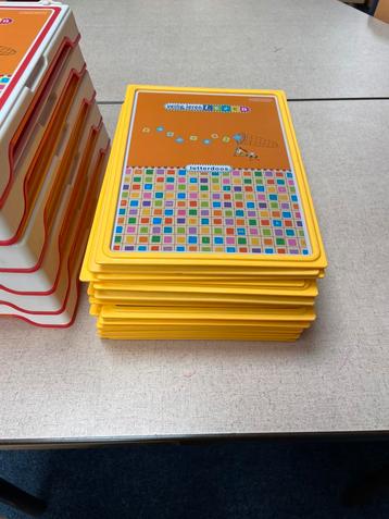 Magnetische legborden behorende de letterdozen van VLL. beschikbaar voor biedingen