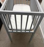 Mooie grijze wieg met Aerosleep matras, Ophalen, Zo goed als nieuw, Wieg