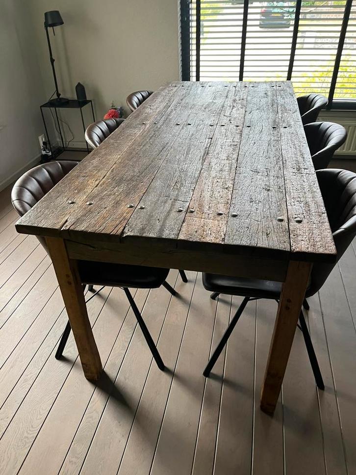 Prachtige robuuste houten tafel met Frans eiken onderstel, Huis en Inrichting, Tafels | Eettafels, Zo goed als nieuw, 50 tot 100 cm