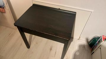 Bureau voor kinderen beschikbaar voor biedingen