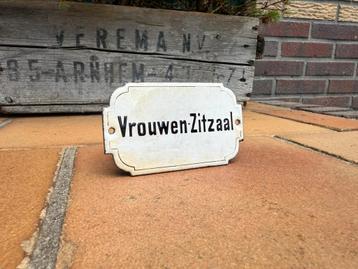 Oud antiek emaille bordje vrouwen zitzaal zit zaal beschikbaar voor biedingen