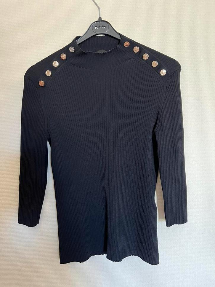Maje zwarte coltrui met gouden knopen maat 3, Kleding | Dames, Truien en Vesten, Zo goed als nieuw, Maat 38/40 (M), Zwart, Ophalen of Verzenden