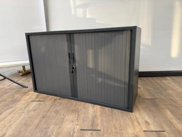 Antracieten roldeurkast 71x120x43 beschikbaar voor biedingen