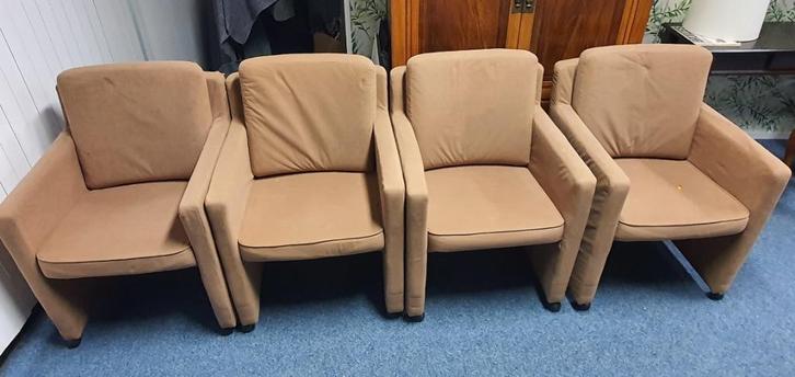 4 luxe eetkamerstoelen op wieltjes, Huis en Inrichting, Stoelen, Gebruikt, Vier, Hout, Stof, Overige materialen, Bruin, Ophalen