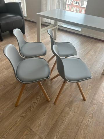 Kinder stoelen 4x ZGAN beschikbaar voor biedingen