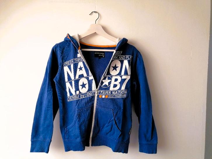 Outfitters Nation blauw vest met opdruk, maat 152, Kinderen en Baby's, Kinderkleding | Maat 152, Gebruikt, Jongen, Trui of Vest