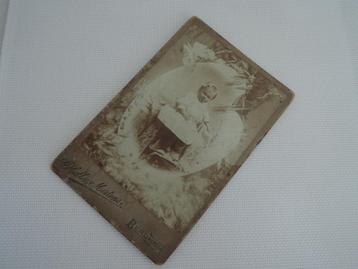Vintage babyfoto beschikbaar voor biedingen