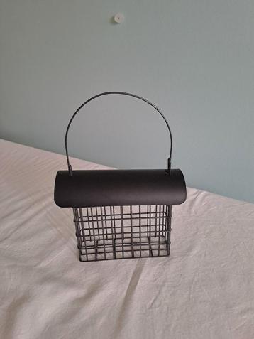 Zwarte metalen vogel vetblok houder/ hanger beschikbaar voor biedingen