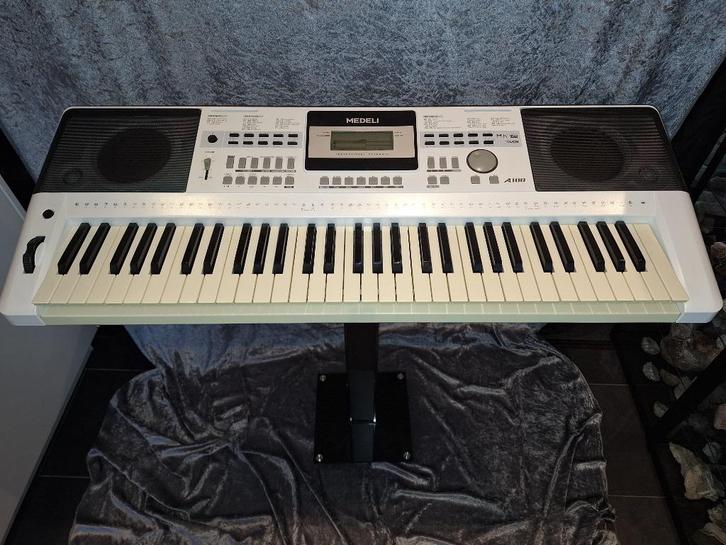 Medeli keyboard A100, Muziek en Instrumenten, Keyboards, Gebruikt, 61 toetsen, Medeli, Aanslaggevoelig, Midi-aansluiting, Ophalen