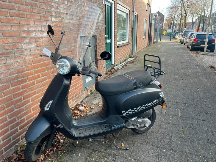 BTC Riva, Fietsen en Brommers, Snorfietsen en Snorscooters, Zo goed als nieuw, Overige merken, Benzine, Ophalen