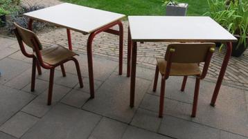 Twee sets schoolmeubilair, indicatie groep 4 maat B beschikbaar voor biedingen