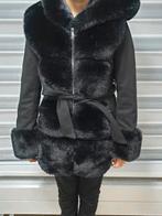 Zwarte Jas met Capuchon (imitatiebont) (Giorgia Fashion), Kleding | Dames, Ophalen, Zo goed als nieuw, Zwart