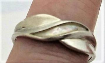 Mooie zilveren ring met parelmoeren inzetje, 925 (18) beschikbaar voor biedingen