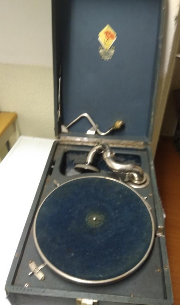 Opwindbare koffergrammofoon, Antiek en Kunst, Antiek | Tv's en Audio, Ophalen of Verzenden