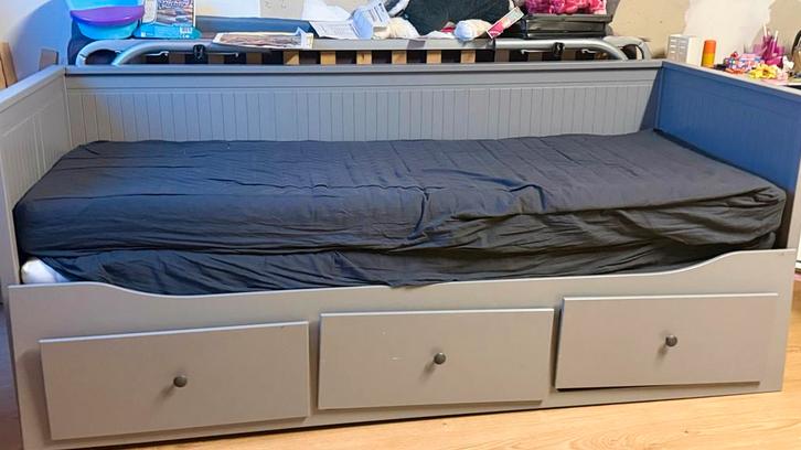 Hemnes IKEA Bed met verlengstuk (zonder matras), Huis en Inrichting, Slaapkamer | Bedden, Gebruikt, Eenpersoons, 90 cm, 200 cm