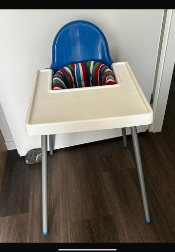 Nette kinderstoel met stoelverkleiner (KWF) beschikbaar voor biedingen
