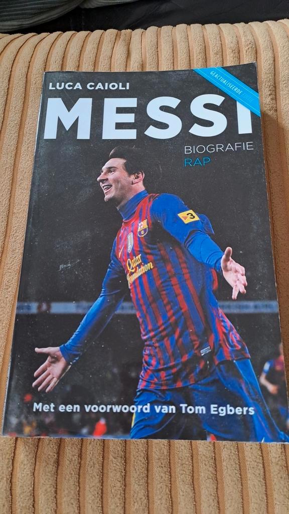 Luca Caioli - Messi, Boeken, Biografieën, Zo goed als nieuw, Sport, Ophalen of Verzenden