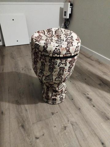 Djembe met hoes beschikbaar voor biedingen