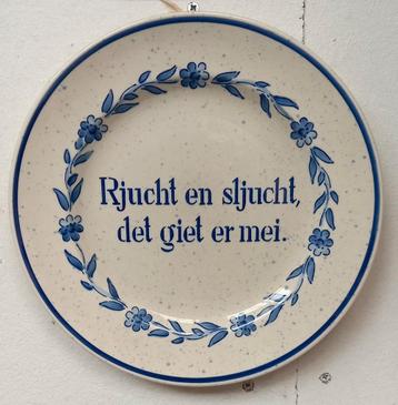Oud wandbord met Friese tekst/spreuk beschikbaar voor biedingen