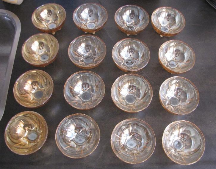 16 bowlglazen zalmroze/oranje met parelmoerglans glas, Antiek en Kunst, Antiek | Glas en Kristal, Ophalen