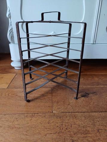 Brocante ijzeren taartenrek taart rek beschikbaar voor biedingen