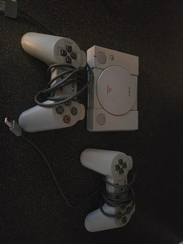 PlayStation Classic Mini met 2 Controllers beschikbaar voor biedingen