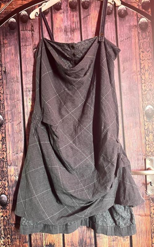 Super mooie asymmetrische jurk 44/46 nu voor 39,99€, Kleding | Dames, Jurken, Zo goed als nieuw, Maat 42/44 (L), Grijs, Knielengte
