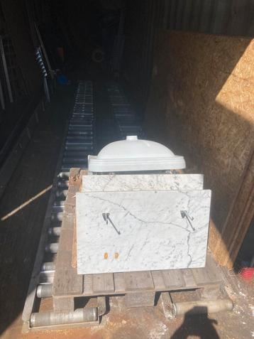 Vintage Wastafels met Marmeren Achterplaten beschikbaar voor biedingen