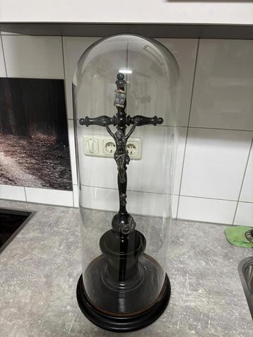 Kruisbeeld in Stulp - Glas Beschadigd beschikbaar voor biedingen