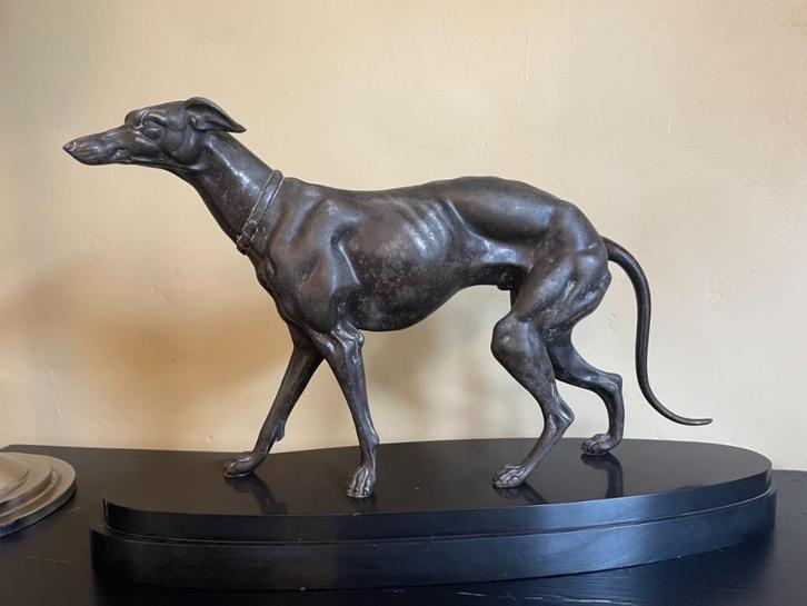 Gestileerd Beeld Windhond Hazwindhond art deco 1920 Frans, Antiek en Kunst, Antiek | Woonaccessoires, Ophalen of Verzenden