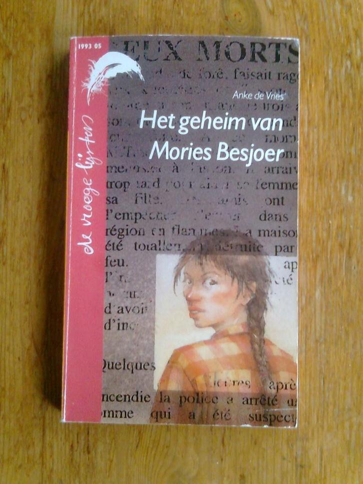 Het geheim van Mories Besjoer, door Anke de Vries, Boeken, Kinderboeken | Jeugd | 10 tot 12 jaar, Gelezen, Ophalen of Verzenden