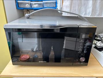 MagnetronOven: Samsung, Zwart/Zilver, Werkt Goed beschikbaar voor biedingen