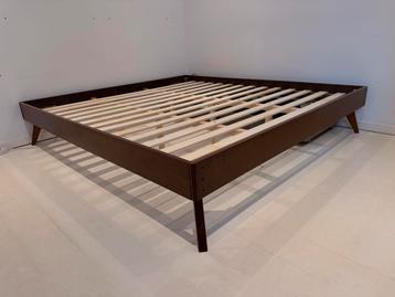 Houten Bedframe 180x200 - Zeer Nette Staat! beschikbaar voor biedingen