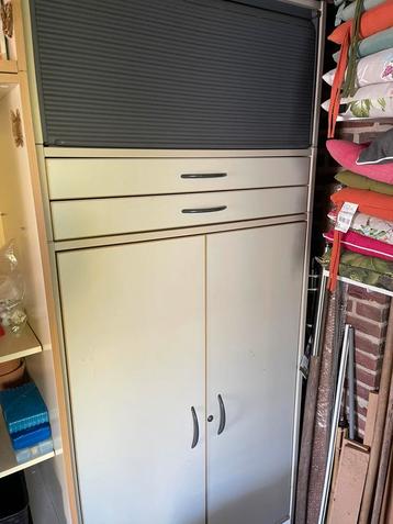 IKEA kast, twee deuren, twee lades en een vak met rolluik