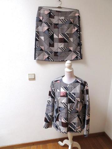 K38 GERRY WEBER nieuw kostuum rok en jasje blauw roze 46		 beschikbaar voor biedingen