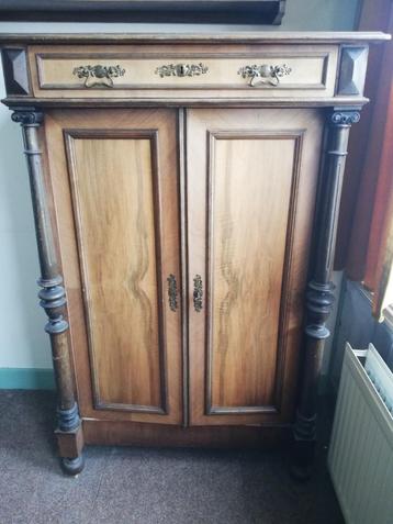 Biedermeier kast beschikbaar voor biedingen