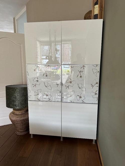 Kast woonkamer (gratis), Huis en Inrichting, Kasten | Buffetkasten, Gebruikt, 200 cm of meer, 100 tot 150 cm, 25 tot 50 cm, Met deur(en)