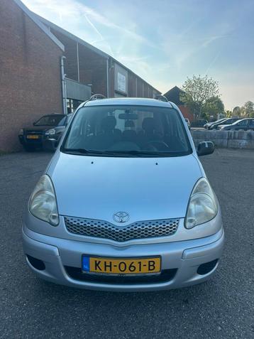 Toyota yaris verso  2004 Grijs beschikbaar voor biedingen