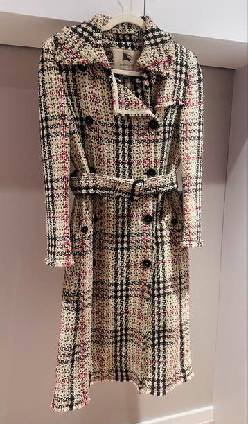 Schitterende Burberry Mantel Maat S origineel beschikbaar voor biedingen