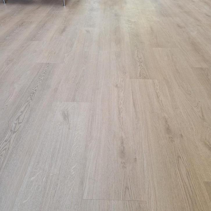 Click PVC vloer - licht eiken - 55m2, Huis en Inrichting, Stoffering | Vloerbedekking, Zo goed als nieuw, Parket, Beige, Grijs