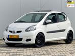 Toyota Aygo 1.0-12V Comfort 5 DEURS AIRCO SPORT, Voorwielaandrijving, Gebruikt, 4 stoelen, Origineel Nederlands