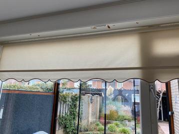 Rolgordijn met schulprand: 2092 mm br. 1900 mm h. beschikbaar voor biedingen