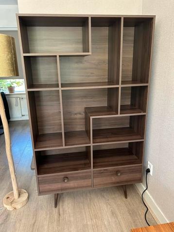 Mooie retro style Vakkenkast beschikbaar voor biedingen