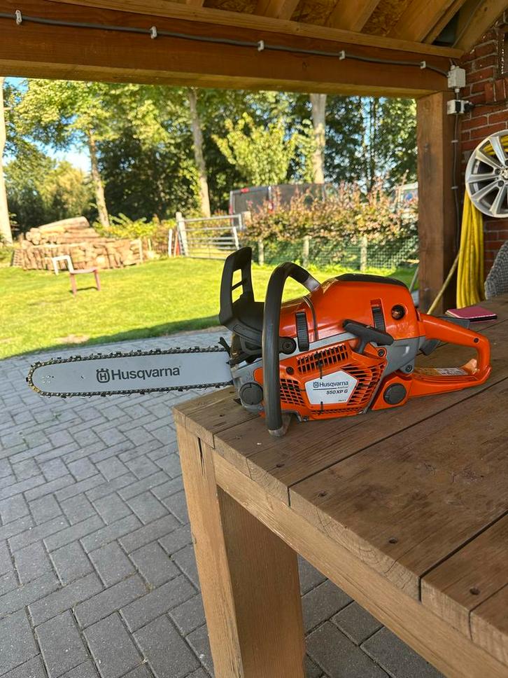 Husqvarna 550 XP demo Kettingzaag BJ 2023, Tuin en Terras, Hand-tuingereedschap, Zo goed als nieuw, Overige soorten, Ophalen
