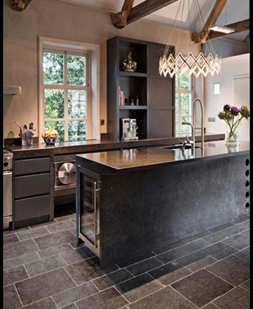 Groot assortiment Bourgondische dallen, tegels, parket beschikbaar voor biedingen