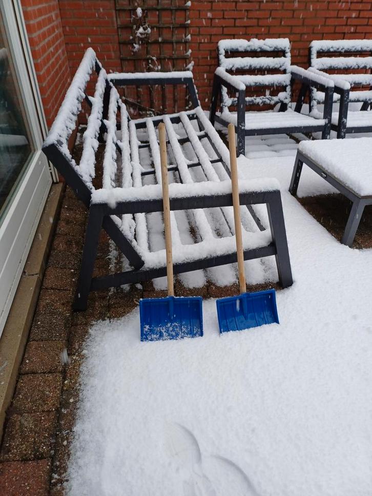 2 Kindersneeuwschuivers - Klaar voor de winter!, Tuin en Terras, Tuinsets en Loungesets, Gebruikt, 2 zitplaatsen, Ophalen