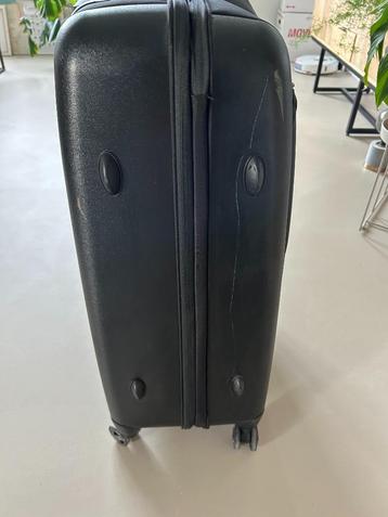 Groote Linea Koffer hard met 4 wieltjes | Hard suitcase beschikbaar voor biedingen