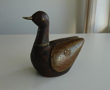 Vintage Houten Eend met Pantser van Messing beschikbaar voor biedingen