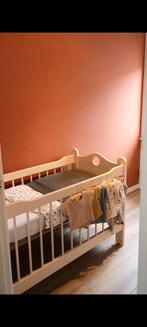 Schattig en fijn ledikant met matras, Kinderen en Baby's, Kinderkamer | Complete kinderkamers, Gebruikt, Jongetje of Meisje, Ophalen