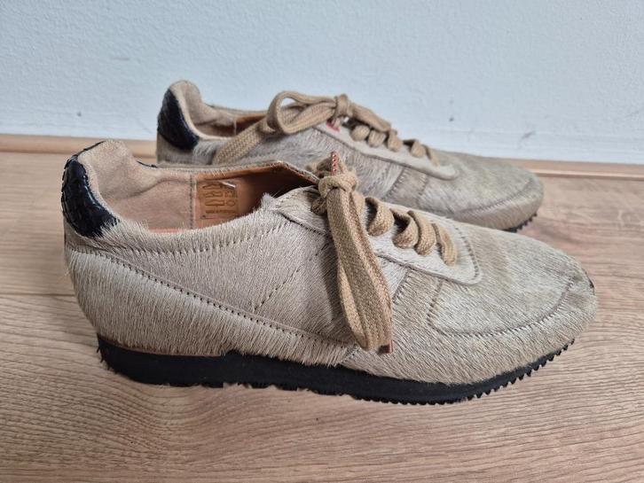 Sch134 - Beige schoenen van  Fred de la Bretoniere mt 39 (1), Kleding | Dames, Schoenen, Zo goed als nieuw, Sneakers of Gympen